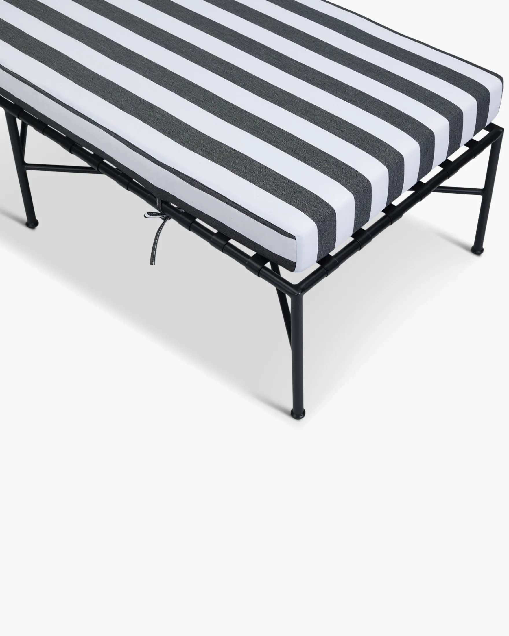 Bain de soleil, Tissu waterproof noir-blanc & métal noir, L198 Bel Air