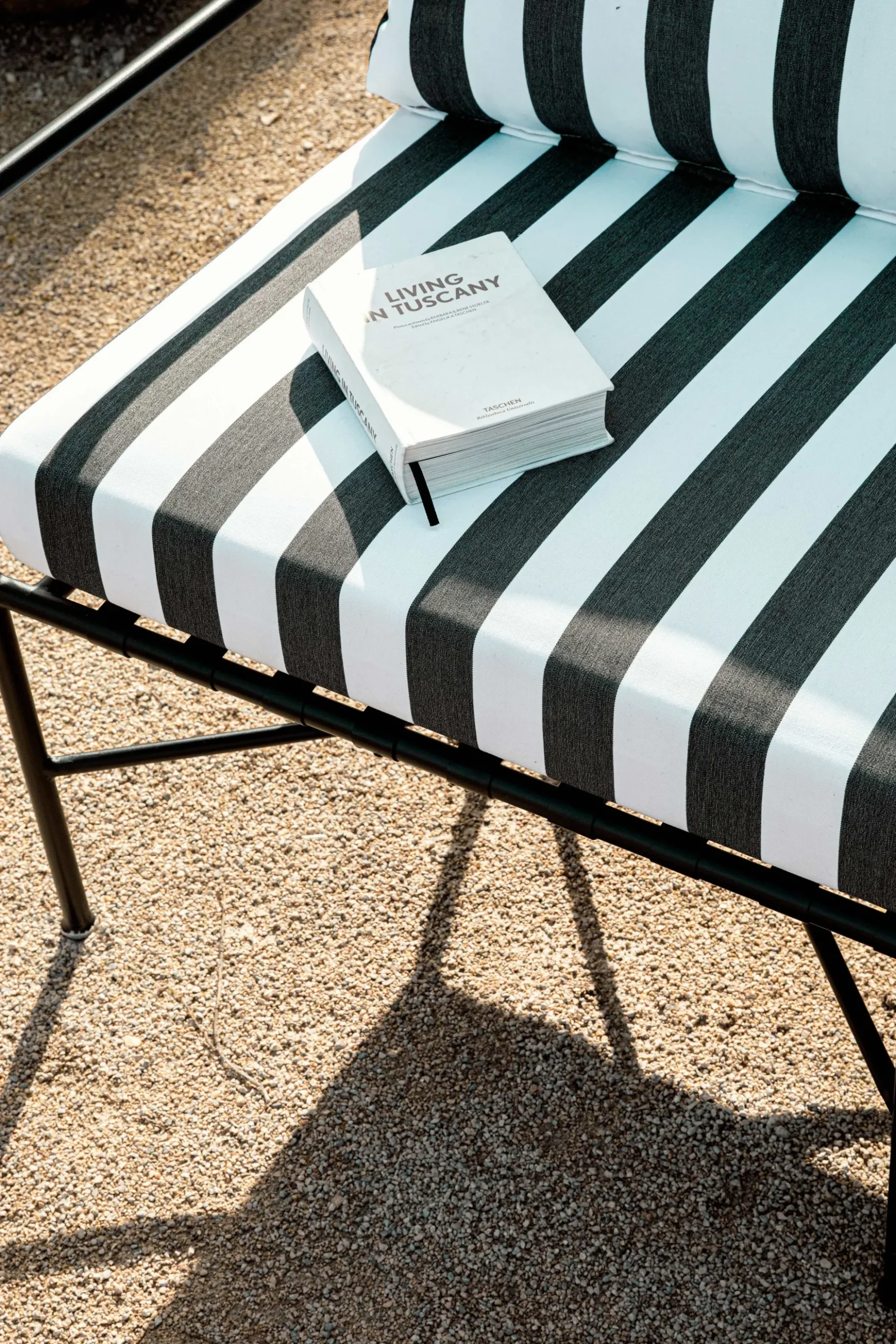 Canapé de jardin 2 places, Tissu waterproof noir-blanc & métal noir, L145 Bel Air