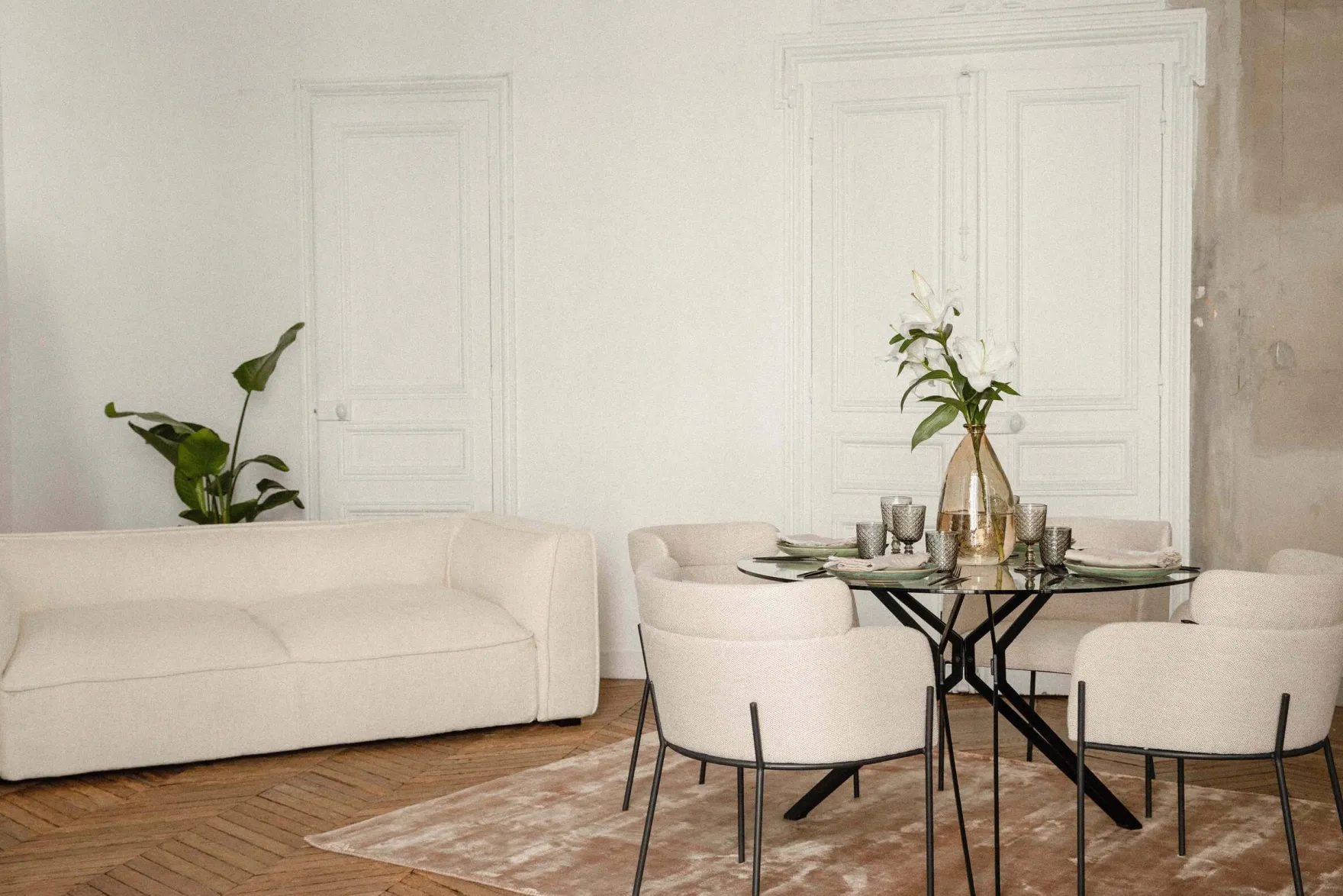 Chaise, Beige sable & métal noir Baron