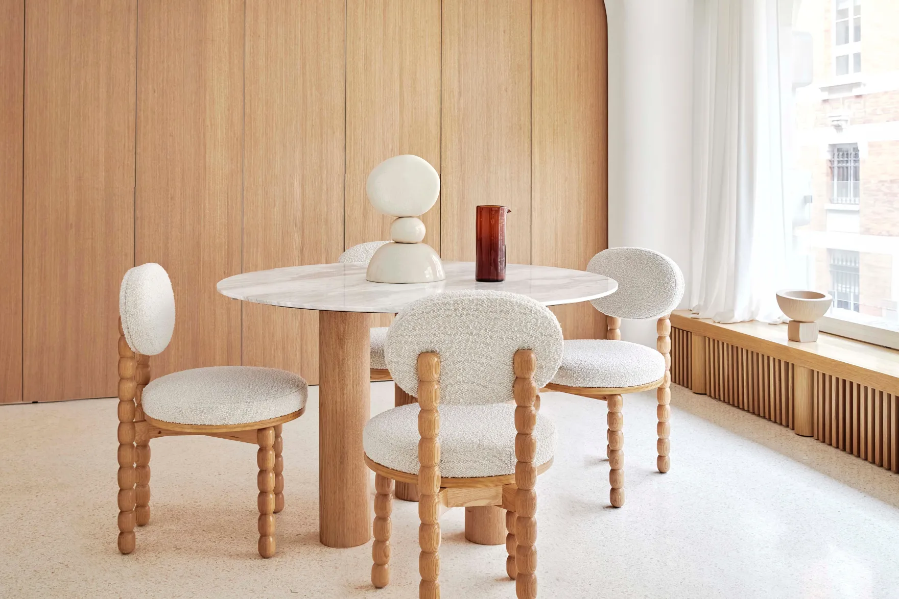 Chaise, Blanc avoine bouclé & bois de chêne Bold