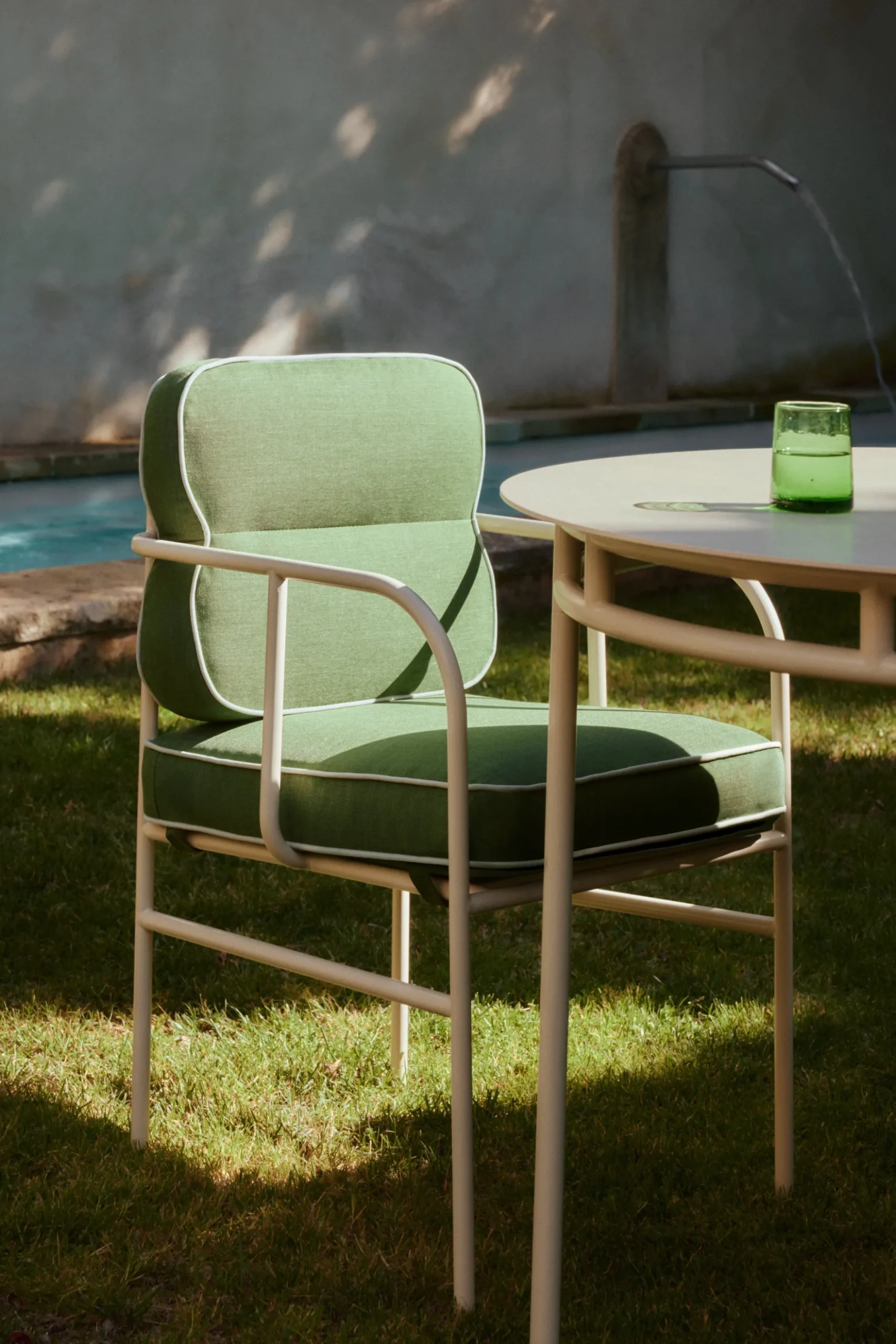 Chaise de jardin avec accoudoirs, Vert prairie & métal beige Maddalena