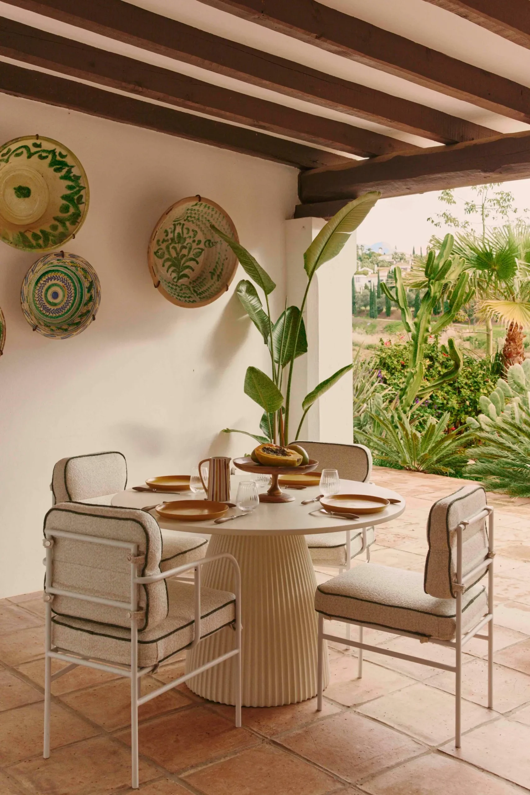 Chaise de jardin avec accoudoirs, Beige bouclé, vert sauge & métal blanc Maddalena