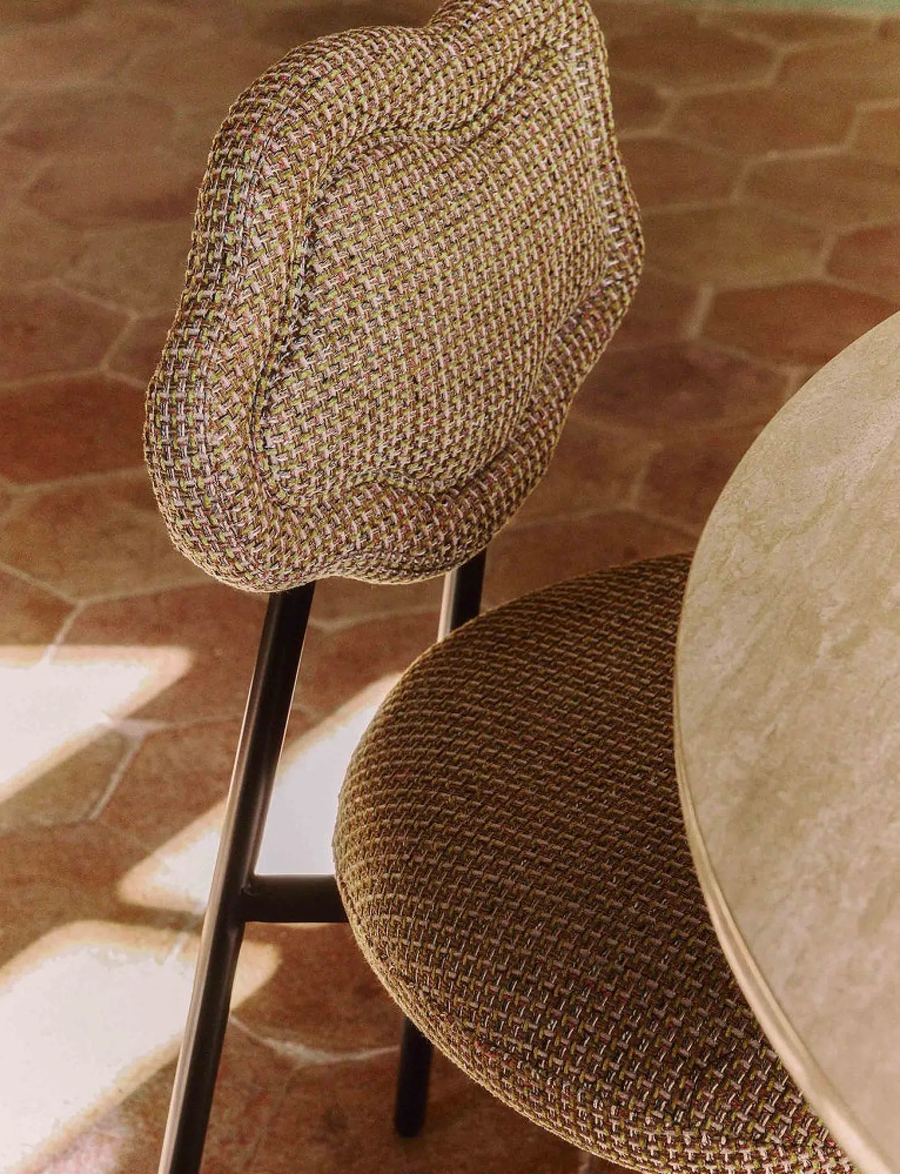 Chaise, Tweed jaune miami & métal noir Arty