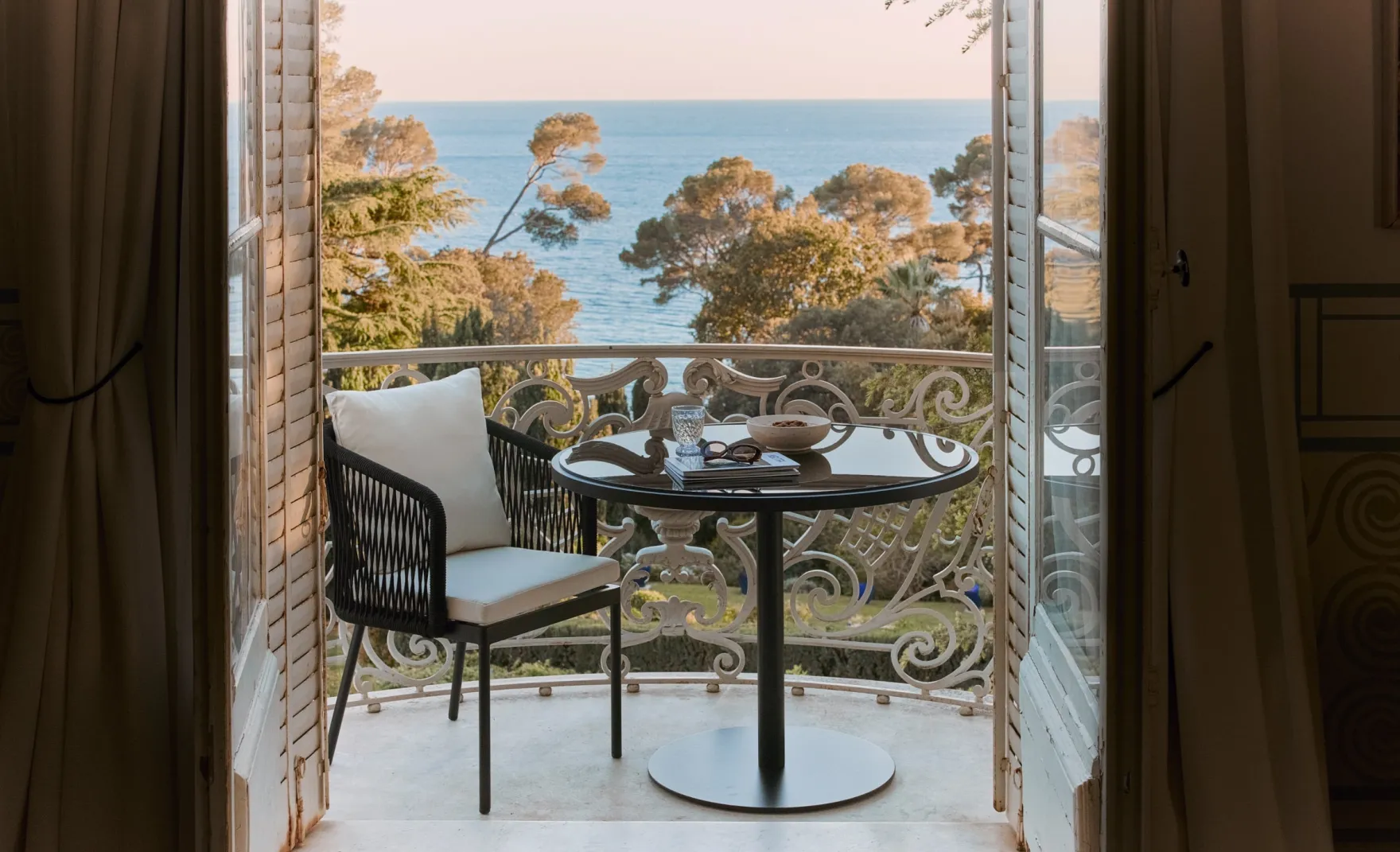Ensemble de jardin, Table à manger de jardin ronde + 2 chaises, Noir & Blanc écru Santa Monica, Echo