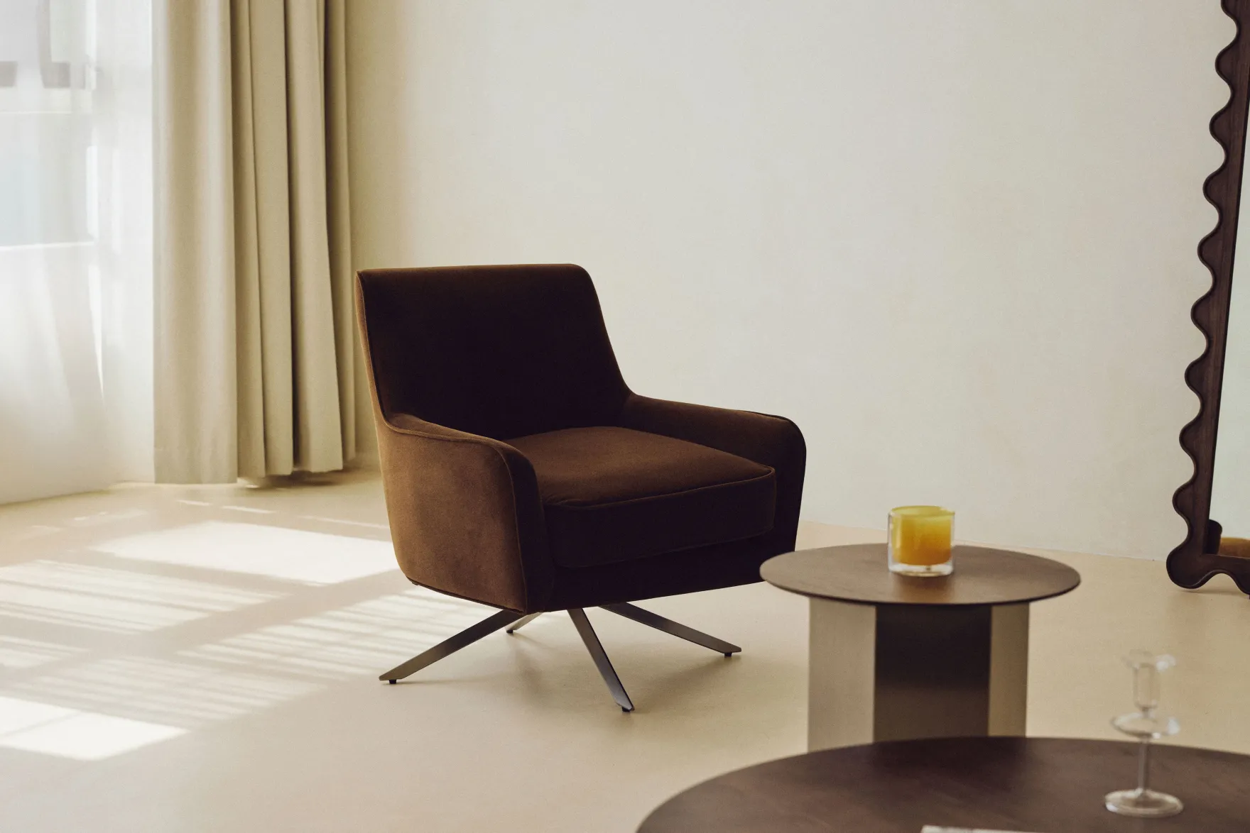 Fauteuil rotatif, Velours marron intense & Métal chromé Golden Gun