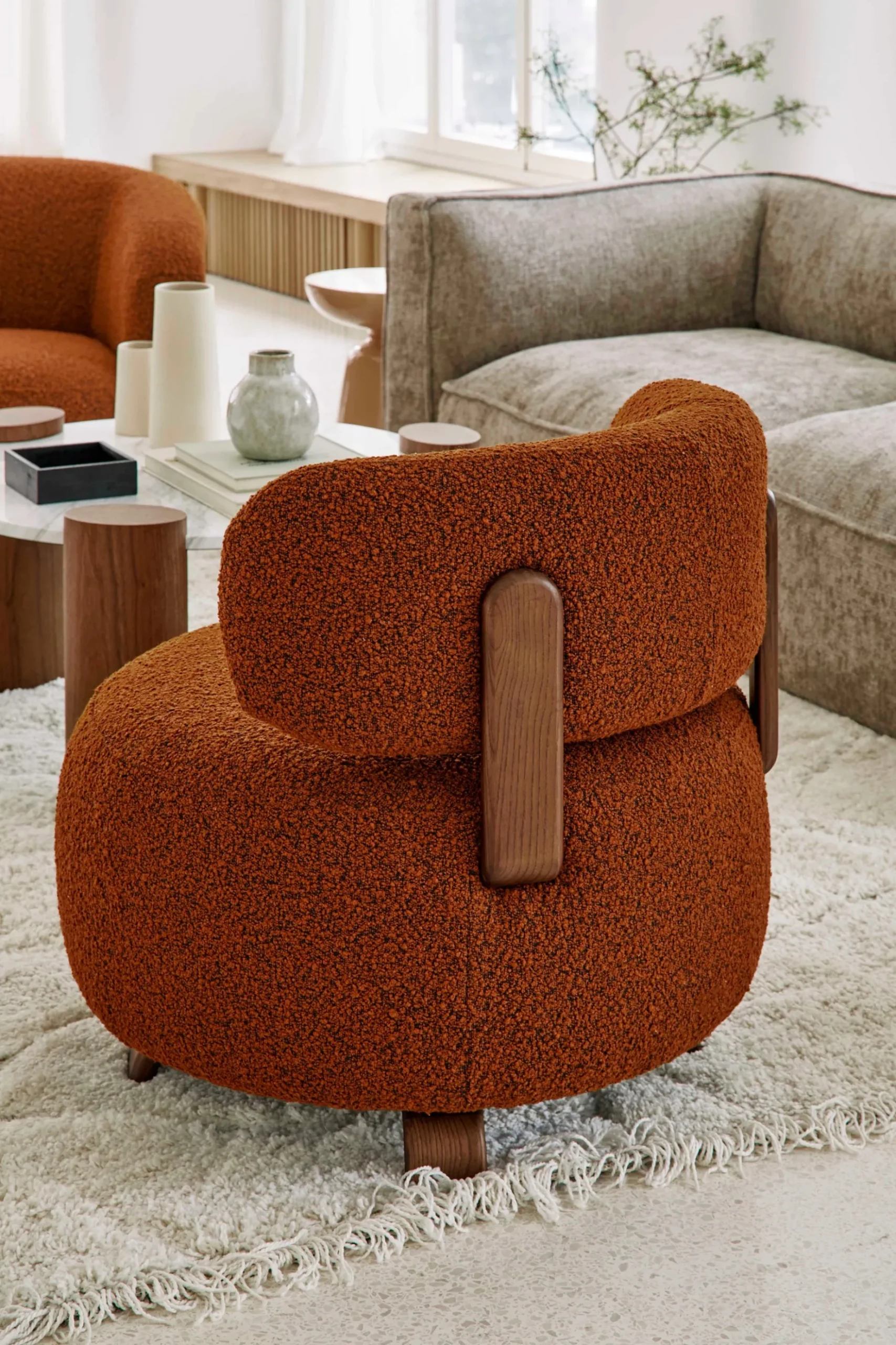 Fauteuil, Rouille bouclé & bois de frêne teinte noyer, Ø75 Platon