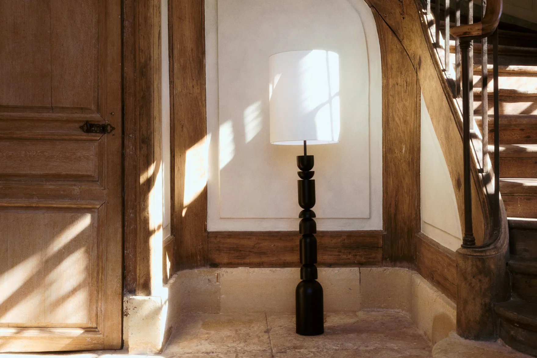 Lampadaire, Bois noir & Lin blanc, H158,5 Tinga