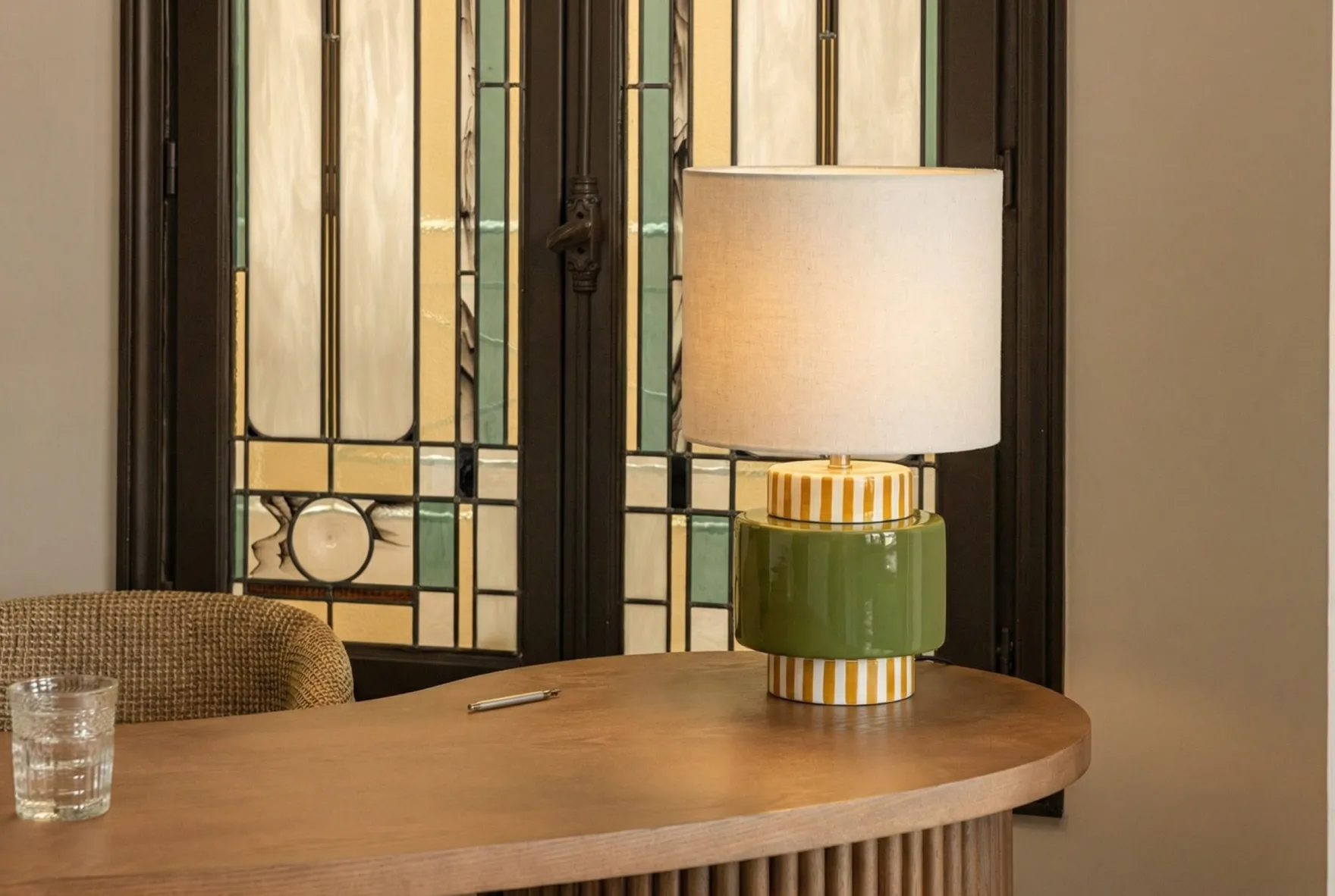 Lampe de table, Abat-jour beige et coloré graphique, H54 Onjo