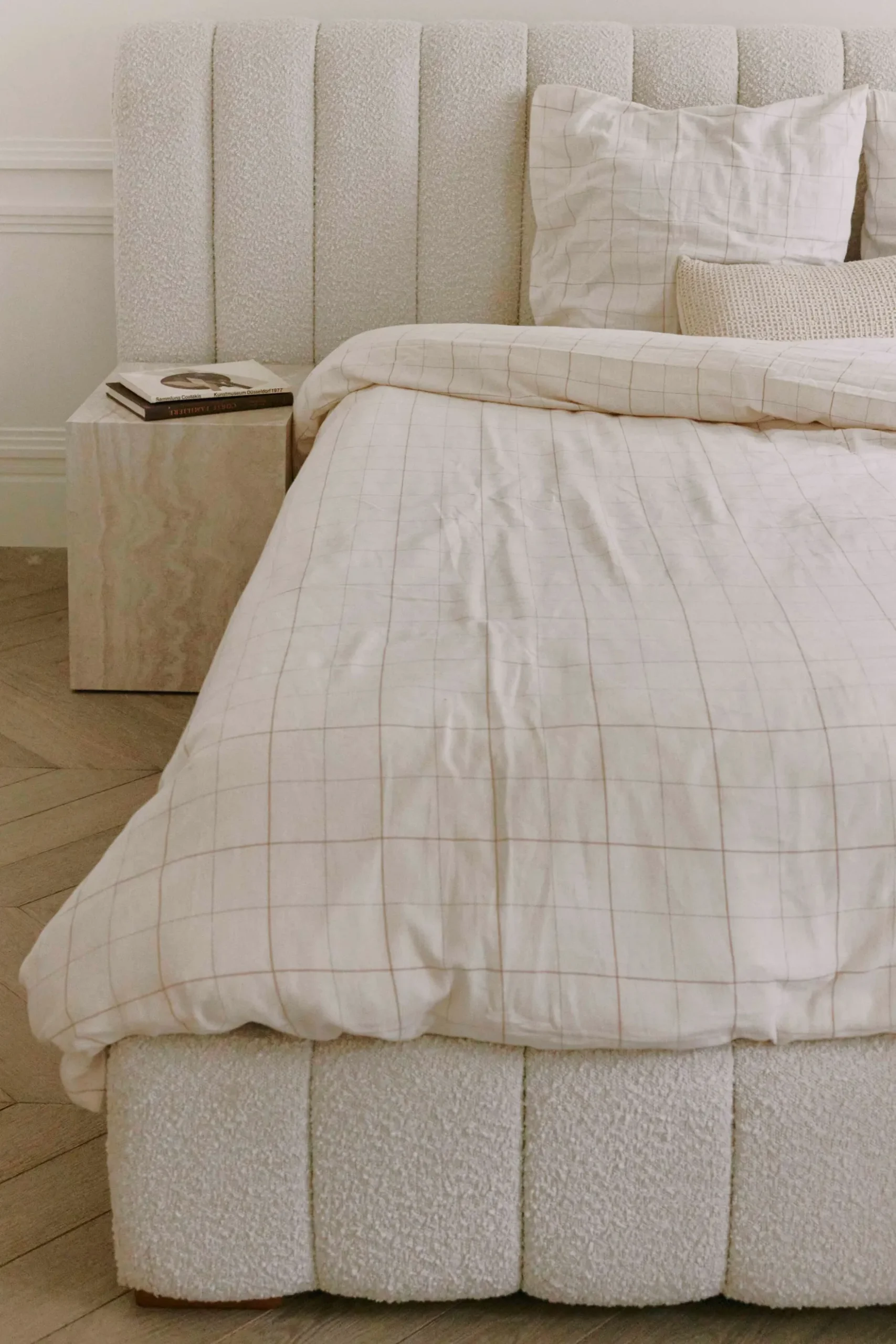 Lit 160x200, Blanc avoine bouclé & bois blond Snowy