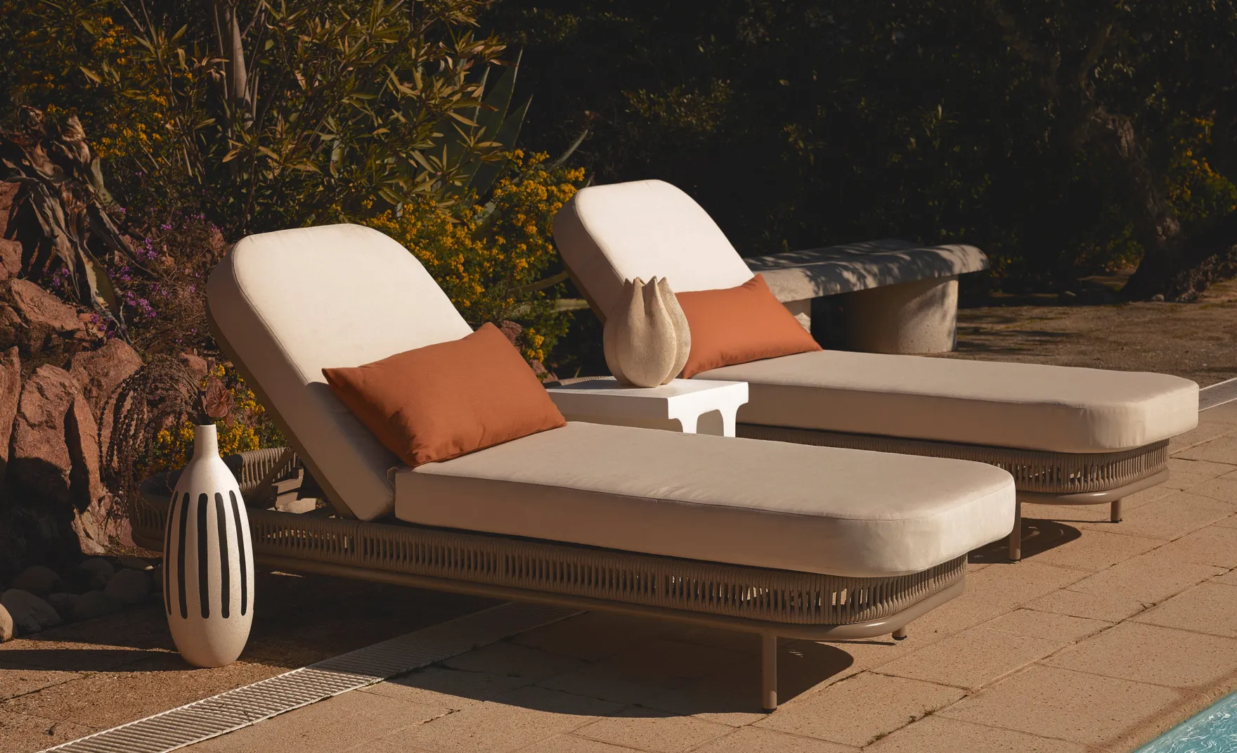 Lot de 4 bains de soleil, Tissu Waterproof Blanc & Métal taupe, L200 Florentino