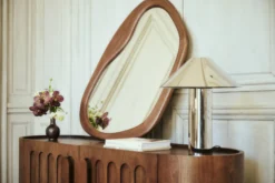 Miroir organique, Bois de Paulownia teinte noyer, H89,5 Nubia