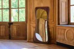 Miroir organique, Bois de Paulownia teinte noyer, H180 Kalahari