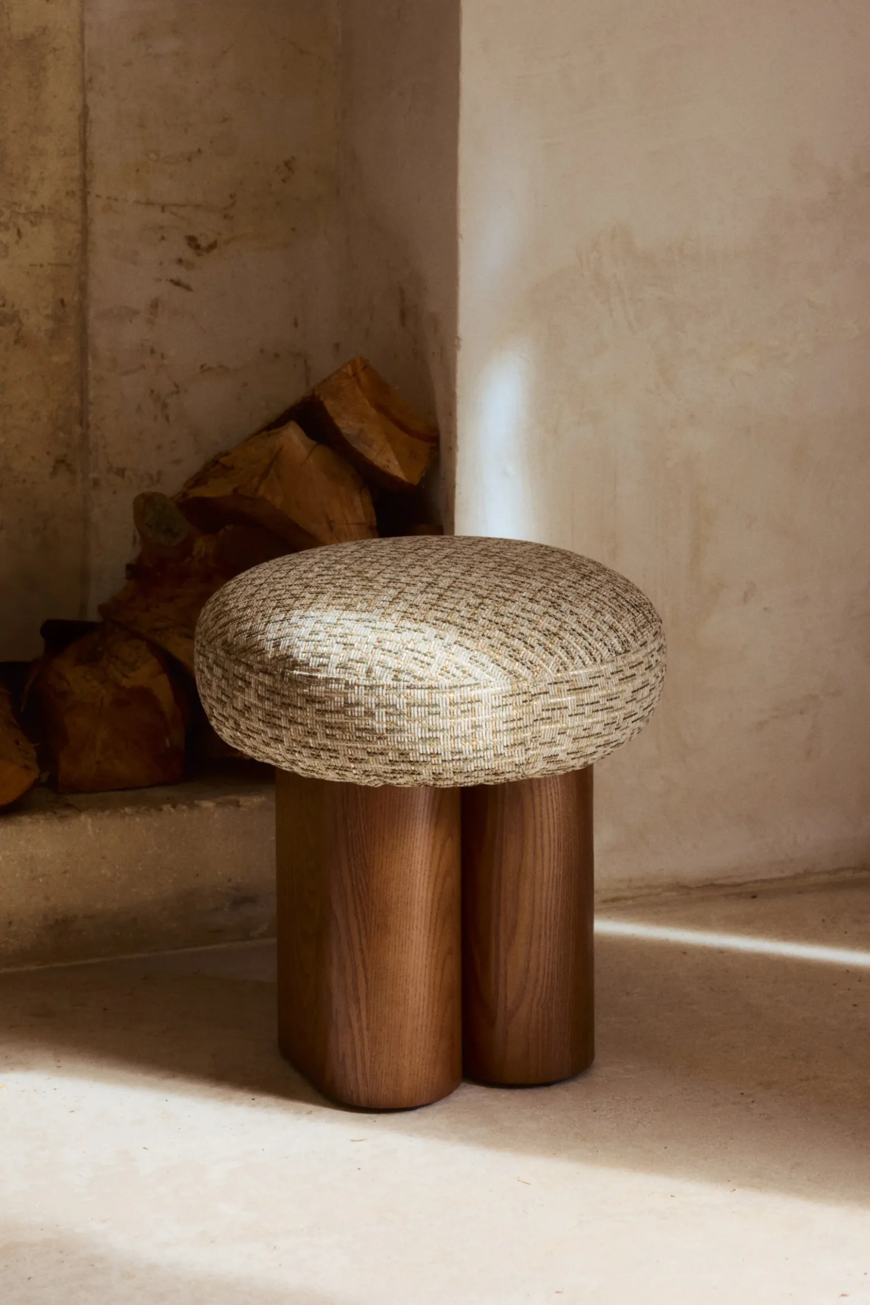 Pouf, Tweed vert sauge doré & Frêne massif teinte noyer, H48 Popa