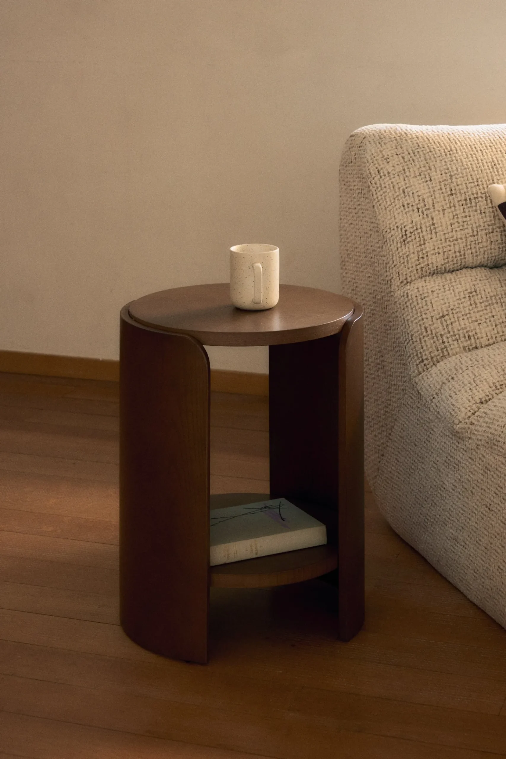 Table d'appoint, Bois de frêne teinte noyer, H50 Elipse