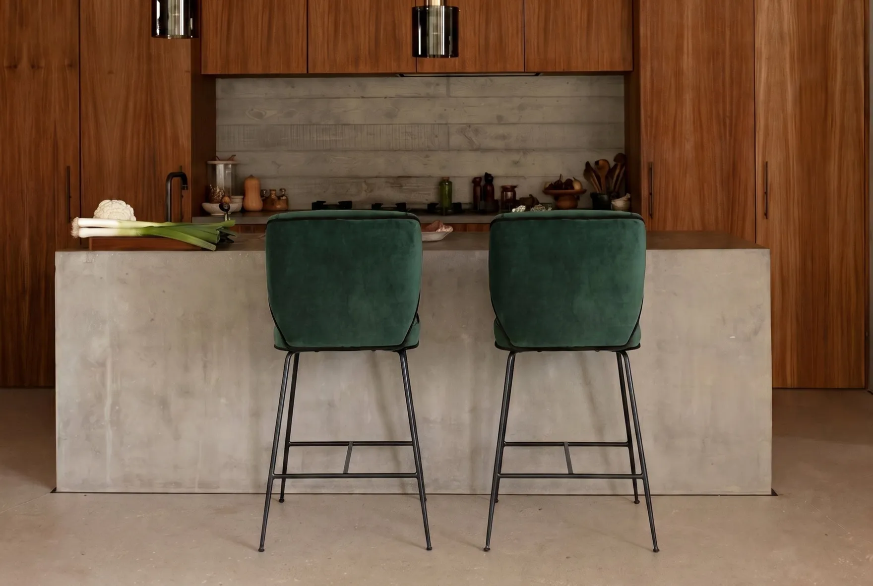 Tabouret de bar, Velours vert cèdre & métal noir, H65 Wayne